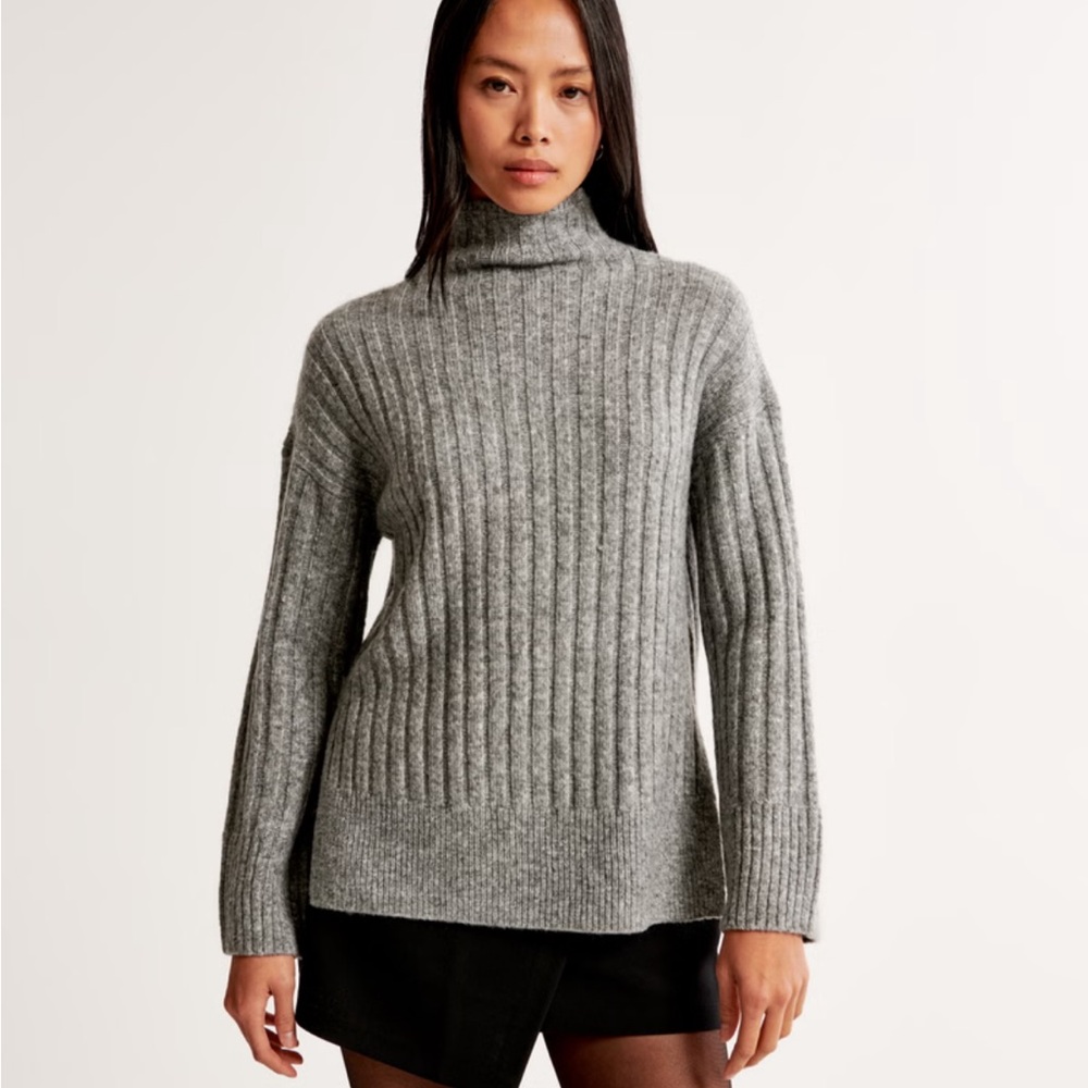 Abercrombie & Fitch NWT Long Length Ribbed Funnel Neck Sweater size M